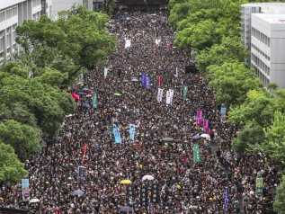 Hong Kong, ritirata la legge sull'estradizione