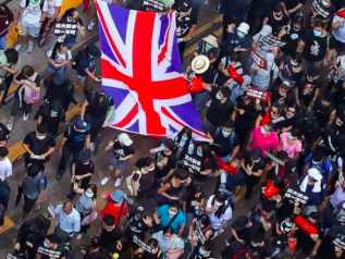 Hong Kong, i manifestanti chiedono aiuto a Londra