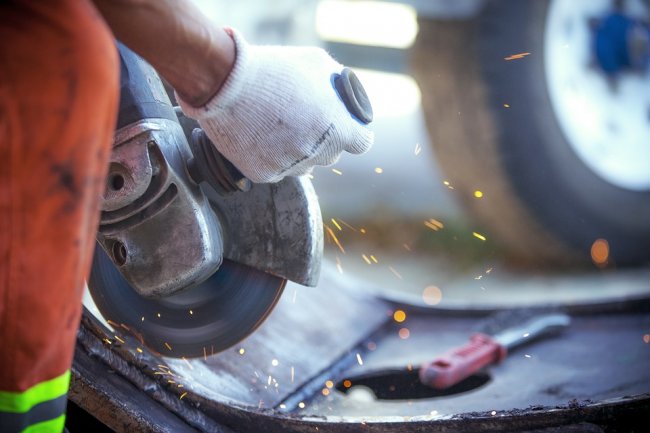 Il paese verso la recessione, ma (per ora) la disoccupazione scende al 4,9%