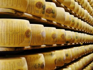 Scattano i dazi Usa. Anche su parmigiano e pecorino