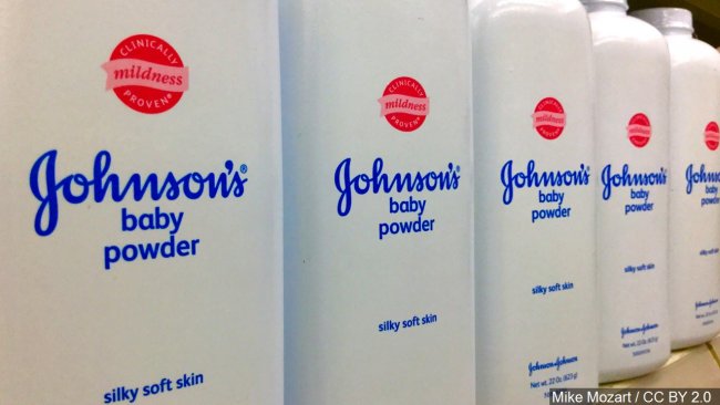 J&J ritira un lotto di talco per neonati contenente amianto