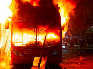 L’esercito proclama il coprifuoco totale: “Sospese le libertà”