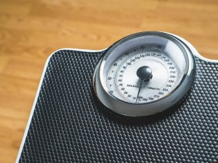 Fame e obesità: lo specchio di un sistema alimentare in crisi
