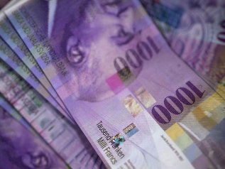 Credit Suisse: tassi negativi per liquidità dai 2 milioni