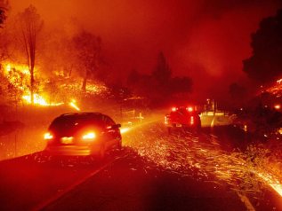 California, incendi: per la prima volta diramato l’allarme rosso estremo