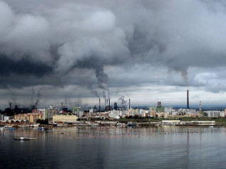 Conte offre lo scudo penale. Ma ArcelorMittal chiede 5 mila esuberi