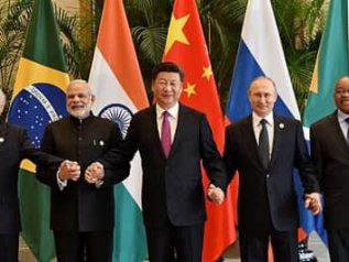 BRICS: pronti a sostituire il dollaro con una criptovaluta