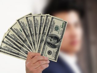 Think tank Usa avverte: “Un club di paesi sta abbandonando il dollaro”