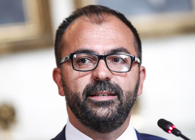 Fioramonti: “Eni lasci il petrolio. Il fossile è un mercato morto”