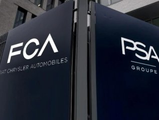 Peugeot e Fca: via libera alla fusione
