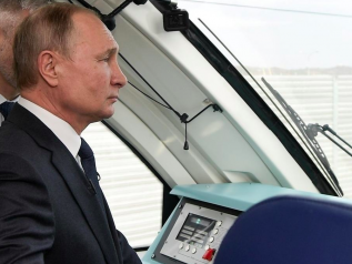 Crimea, Putin inaugura la ferrovia della discordia