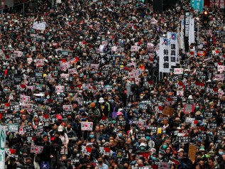 Hong Kong, 1 mln in piazza per la marcia pro-democrazia