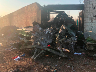 Boeing 737 diretto a Kiev precipita dopo il decollo. 170 morti
