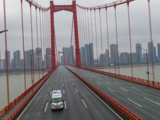 Coronavirus, aumentano i decessi. La Borsa di Hong Kong crolla