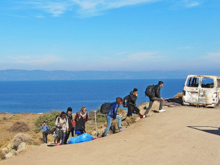 Una barriera galleggiante per fermare i migranti nell’Egeo