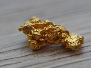 Crolla il petrolio, vola l’oro