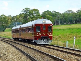 Il primo treno solare al mondo porta alla spiaggia australiana di Byron Bay