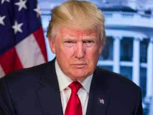Trump: “Dichiaro l’emergenza nazionale”. Poi annuncia: “Farò il test”