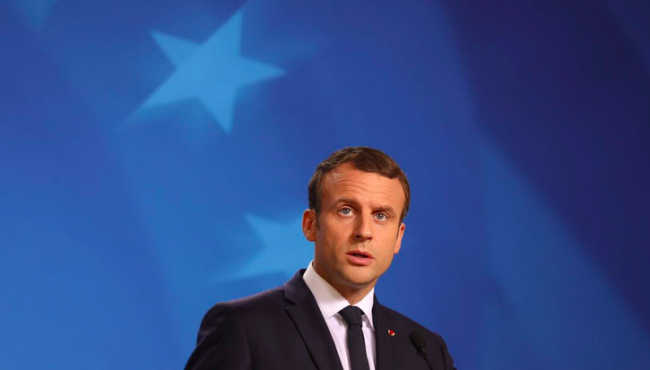 Macron: “Siamo in guerra”