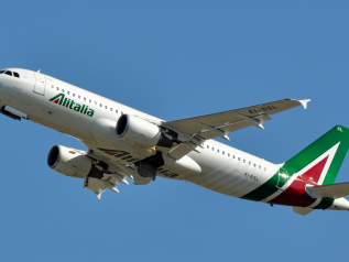 Alitalia torna ‘pubblica’, ma con 25-30 aerei (EasyJet ne ha 337)
