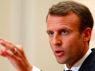 Macron: “La Francia è al fianco dell’Italia. Stop a un’Ue egoista”