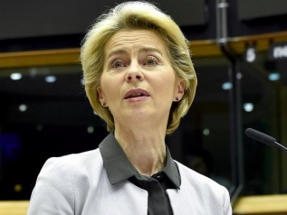 Von der Leyen gela l’Italia. Poi ci ripensa: “Tutte le opzioni sul tavolo”