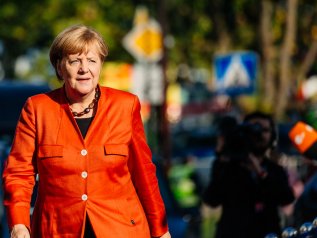 Merkel: “La prova più grande per l’Europa”. Ma si oppone ai titoli comuni