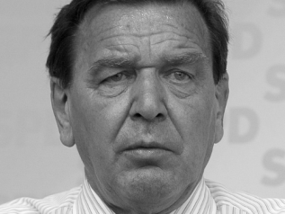 Schröder: “Berlino restituisca l’aiuto ricevuto dopo la Guerra Mondiale”