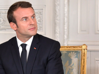 Macron: “Non ripetiamo il colossale errore della Prima Guerra Mondiale”