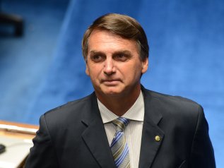 Bolsonaro: “Il 70% dei brasiliani prenderà il virus. Che posso fare?”