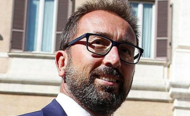 Respinte le due mozioni di sfiducia
