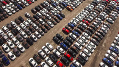 Macron: “Piano di sostegno al settore auto da oltre 8 mld”