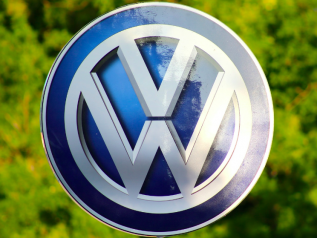 Volkswagen investe 2 mld nell’auto elettrica. Ma in Cina