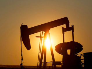 Petrolio, accordo tra Riad e Mosca per estendere i tagli alla produzione