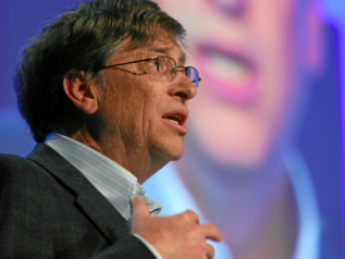 Gates: “Puntiamo al miliardo di dosi di vaccino l’anno”