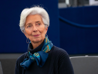 Lagarde avverte Berlino: “Non negoziamo la nostra indipendenza”