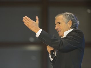 Lévy: “Igienismo impazzito: questo virus ci rende folli”