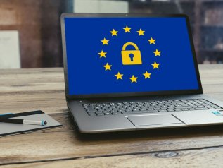 Privacy, la Corte europea invalida il trasferimento dei dati negli Usa