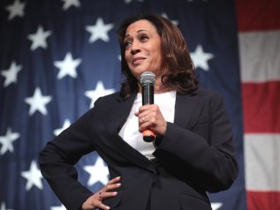 Kamala Harris, la prima candidata afroamericana alla vicepresidenza