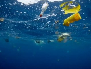 Nell’Atlantico c’è 10 volte più plastica del previsto