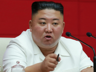 Kim Jong-un riappare in pubblico dopo le voci che lo davano in coma