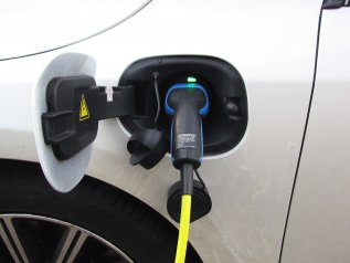 Compro l’auto elettrica ma affitto le batterie