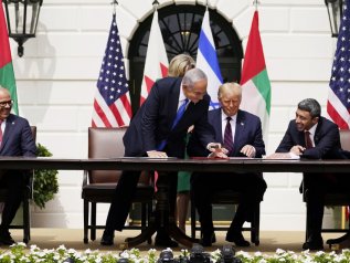 Firmati gli ‘Accordi di Abramo’. Tutti contro l’Iran. Isolata la Palestina