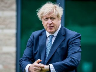 Johnson: “Da noi più contagi che in Italia perché amiamo la libertà” 