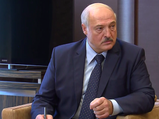Lukashenko si insedia in segreto. Rivolta a Minsk 