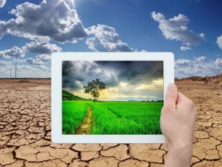 Il Premio Nobel Duflo: “La tecnologia non ci salverà dalla crisi climatica”