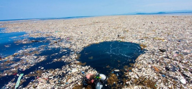 Almeno 14 mln di tonnellate di plastica sotto gli oceani 