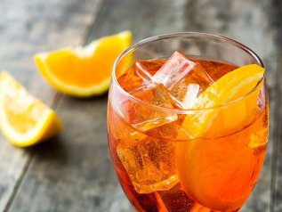 C’è il coprifuoco? In Veneto cena e spritz si spostano all’alba