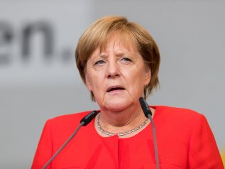 Merkel: “Un mese di lockdown parziale”