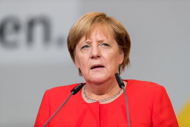 Merkel: “Un mese di lockdown parziale”